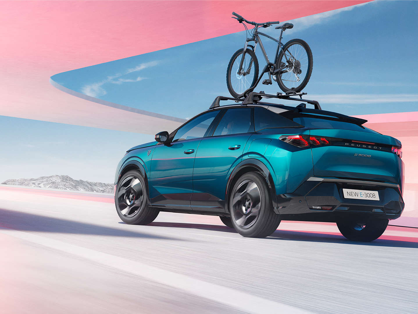 Peugeot e-3008 з тримачем для велосипеда на даху