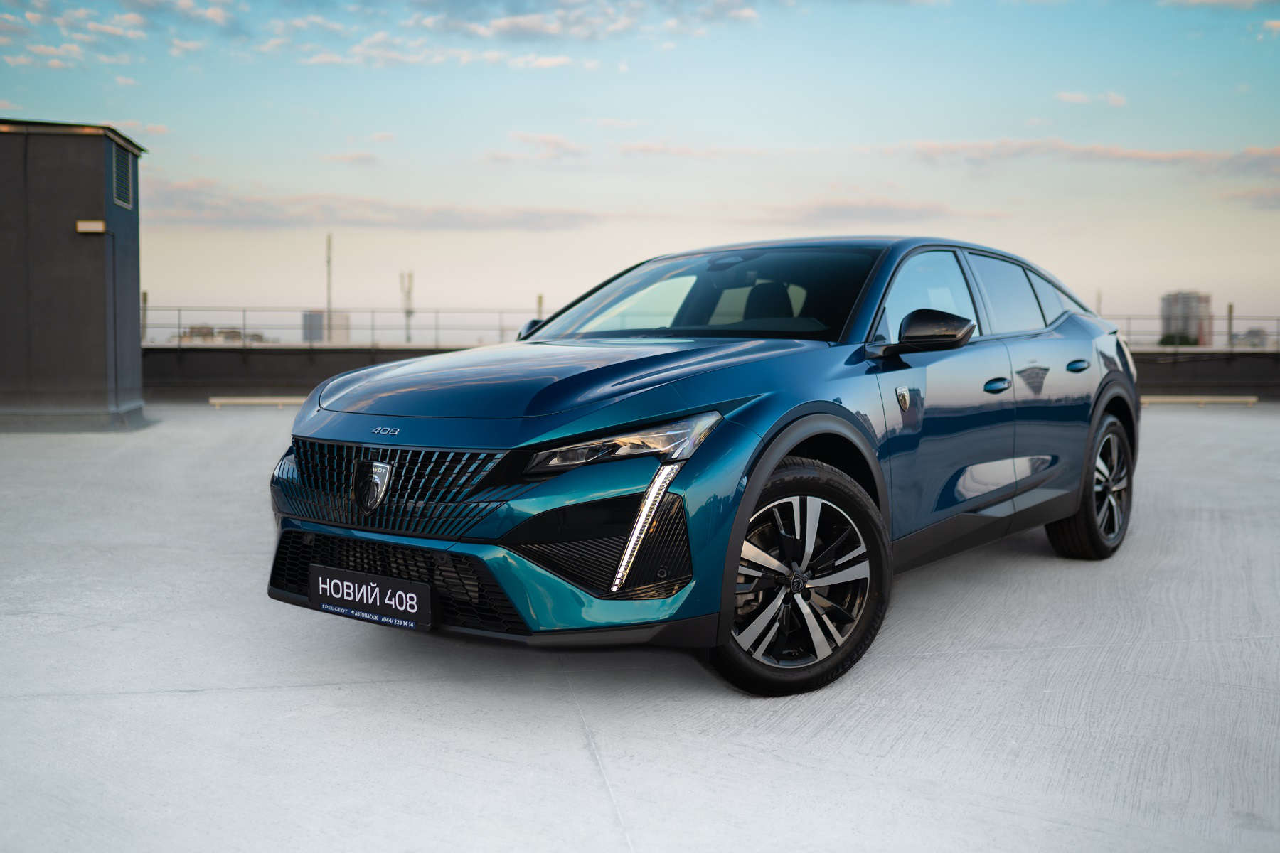 Peugeot 408, вигляд спереду з лівого боку