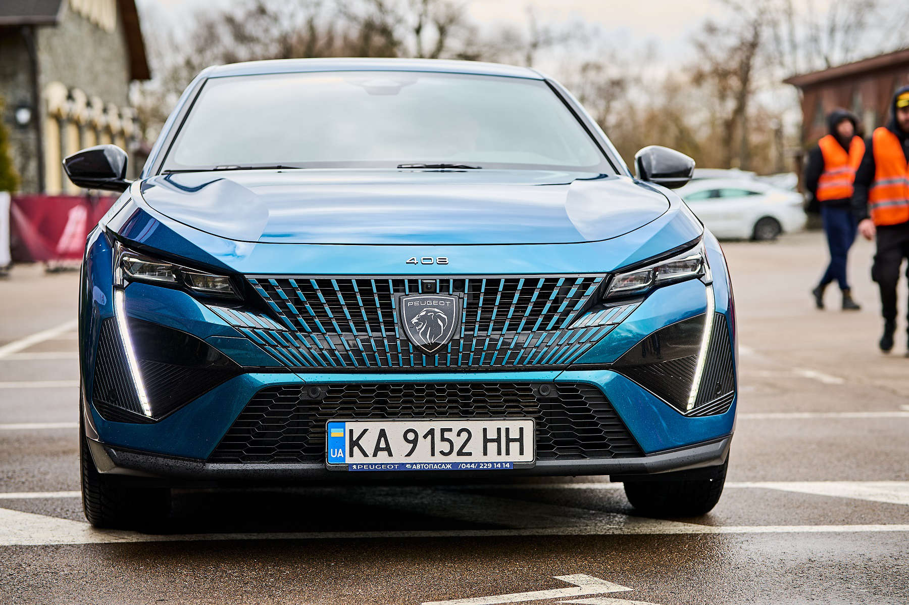 Peugeot 408, вигляд спереду