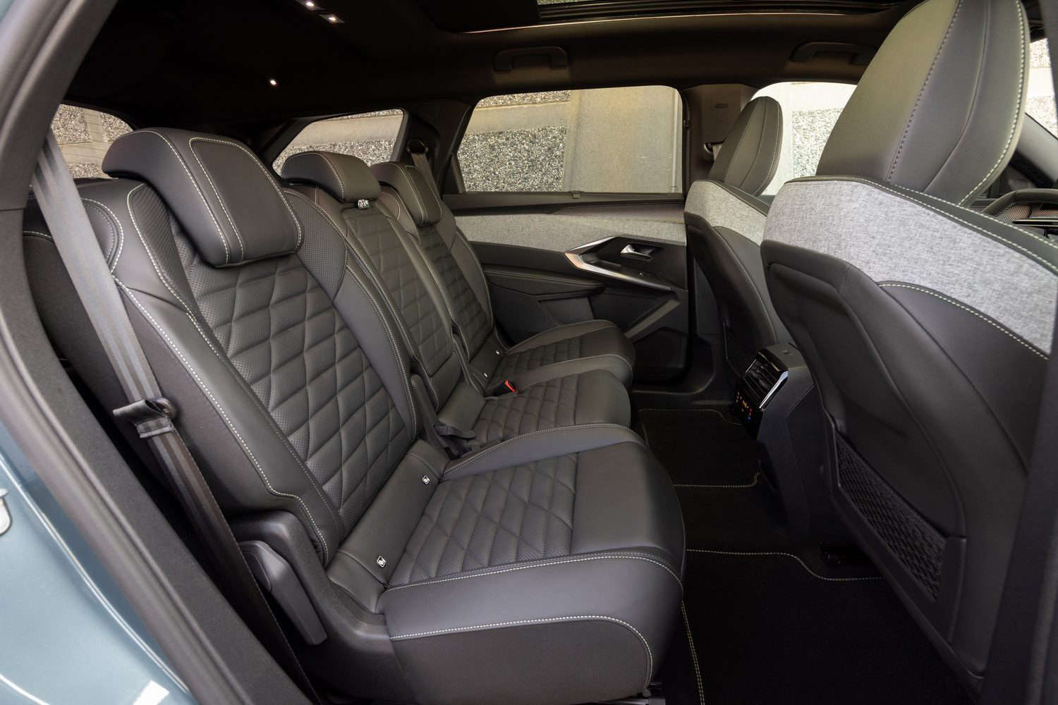 Новий PEUGEOT 5008, другий ряд сидінь