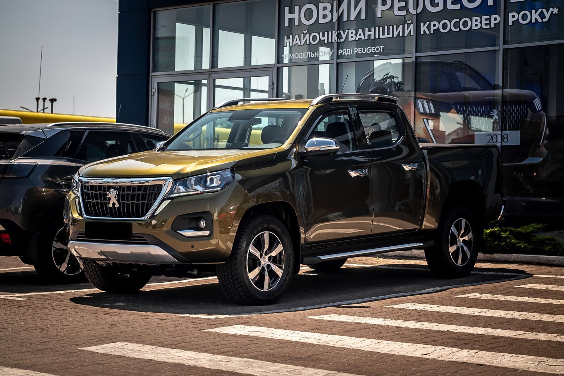 PEUGEOT Landtrek, вигляд спереду з лівого боку