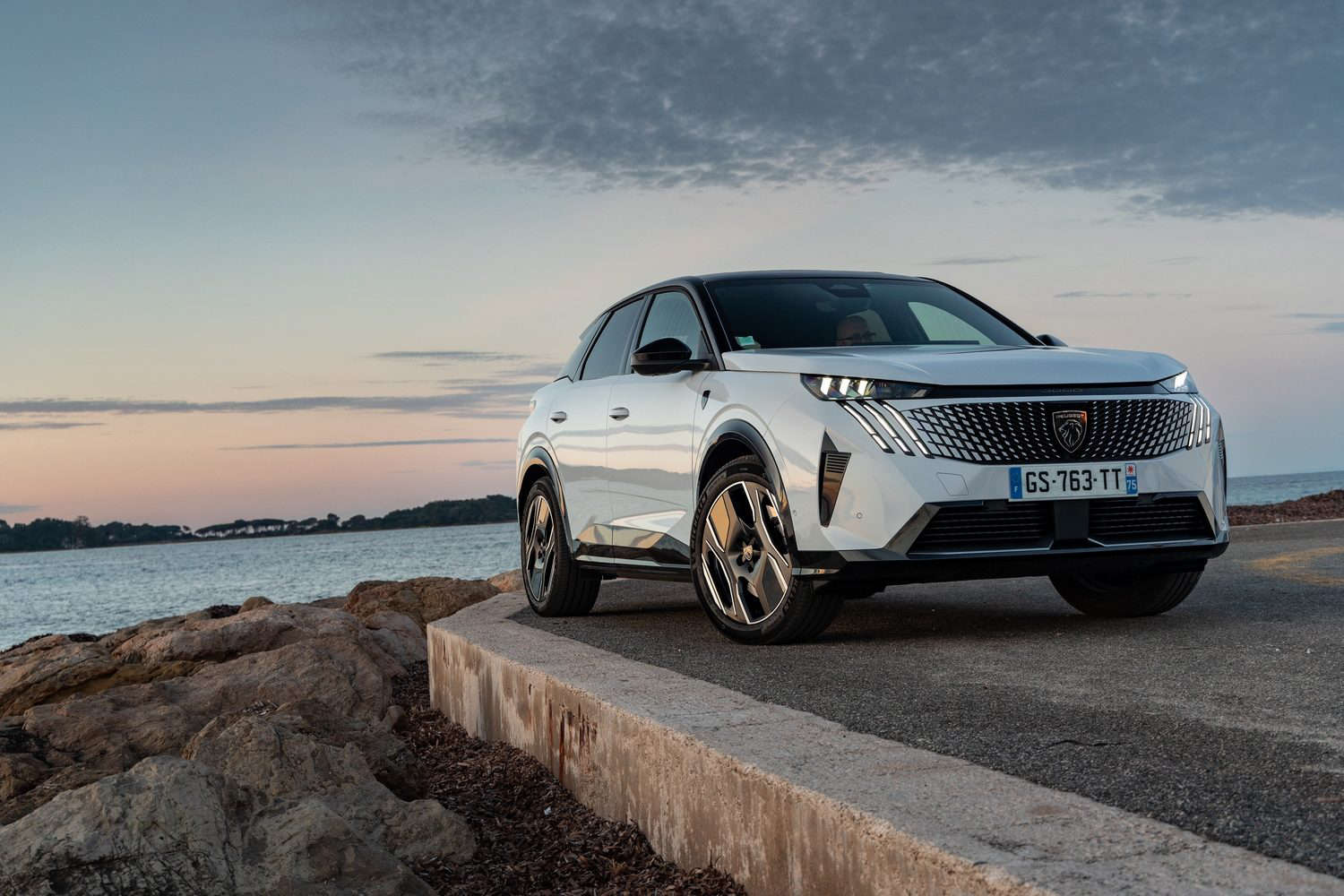 PEUGEOT 3008, вигляд спереду з правого боку