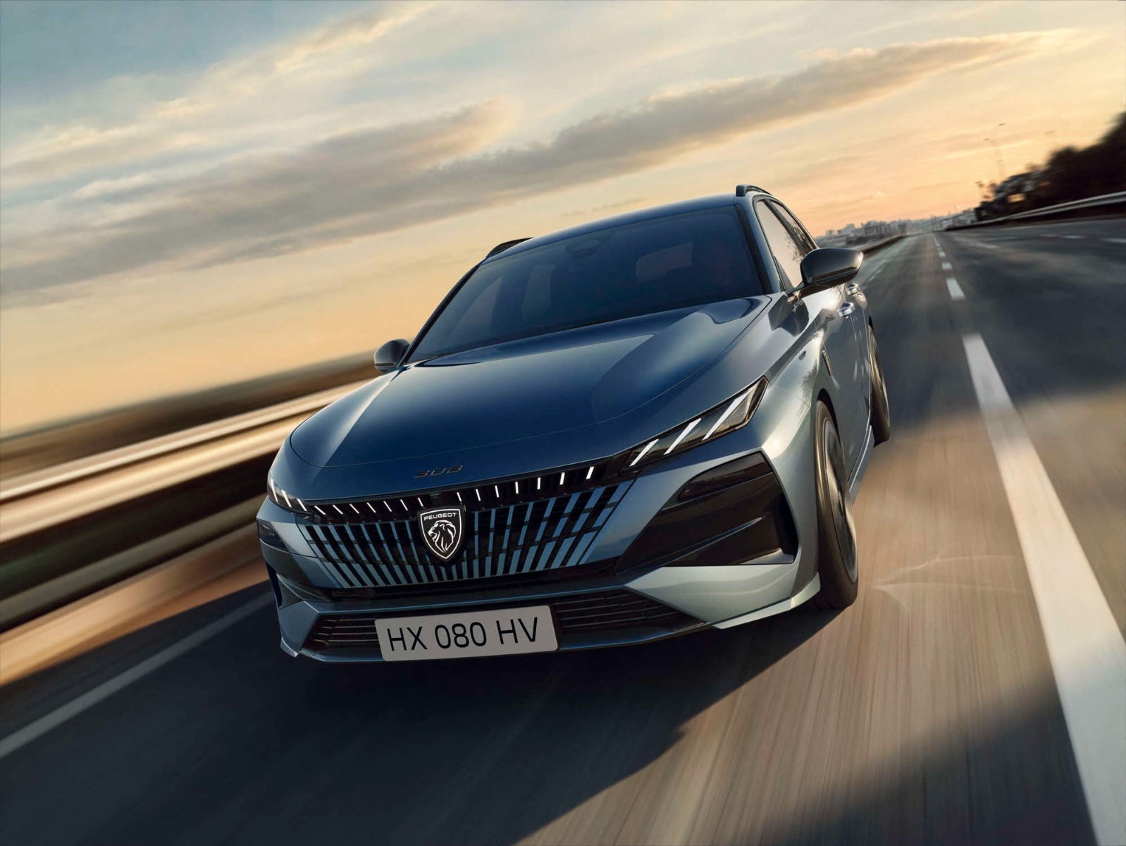 Новий PEUGEOT 308 SW, вигляд спереду з лівого боку