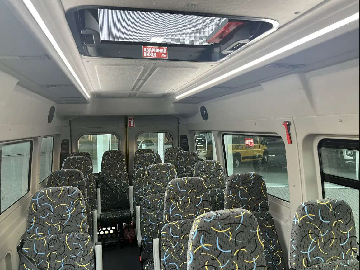 Сидіння у салоні шкільного автобуса Peugeot Boxer