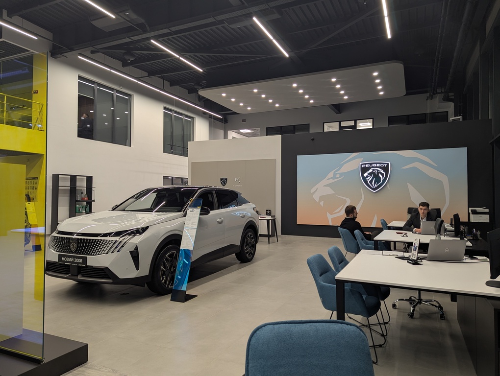 Автосалон «Автогруп Моторс», виставкова зала