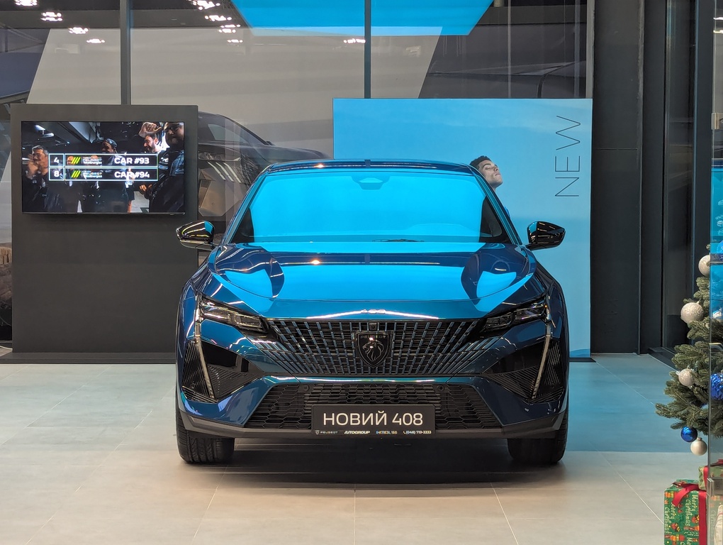 Автосалон «Автогруп Моторс», виставкова зала